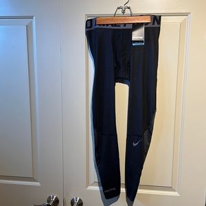 Nike Pro Gamme Hypercool 3/4 Compression Leggings - BLACK - Large